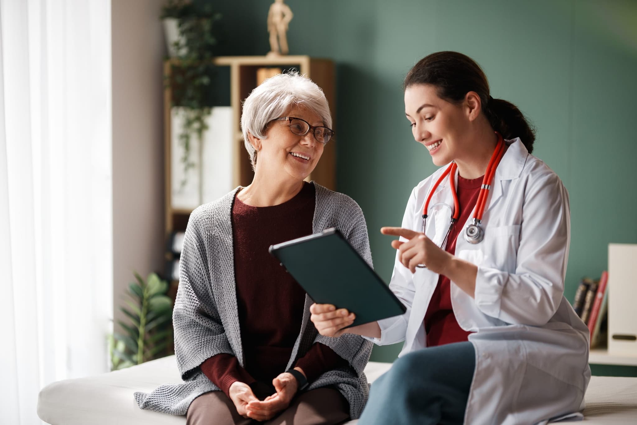 A registered renal dietitian reviewing a personalized meal plan with a patient