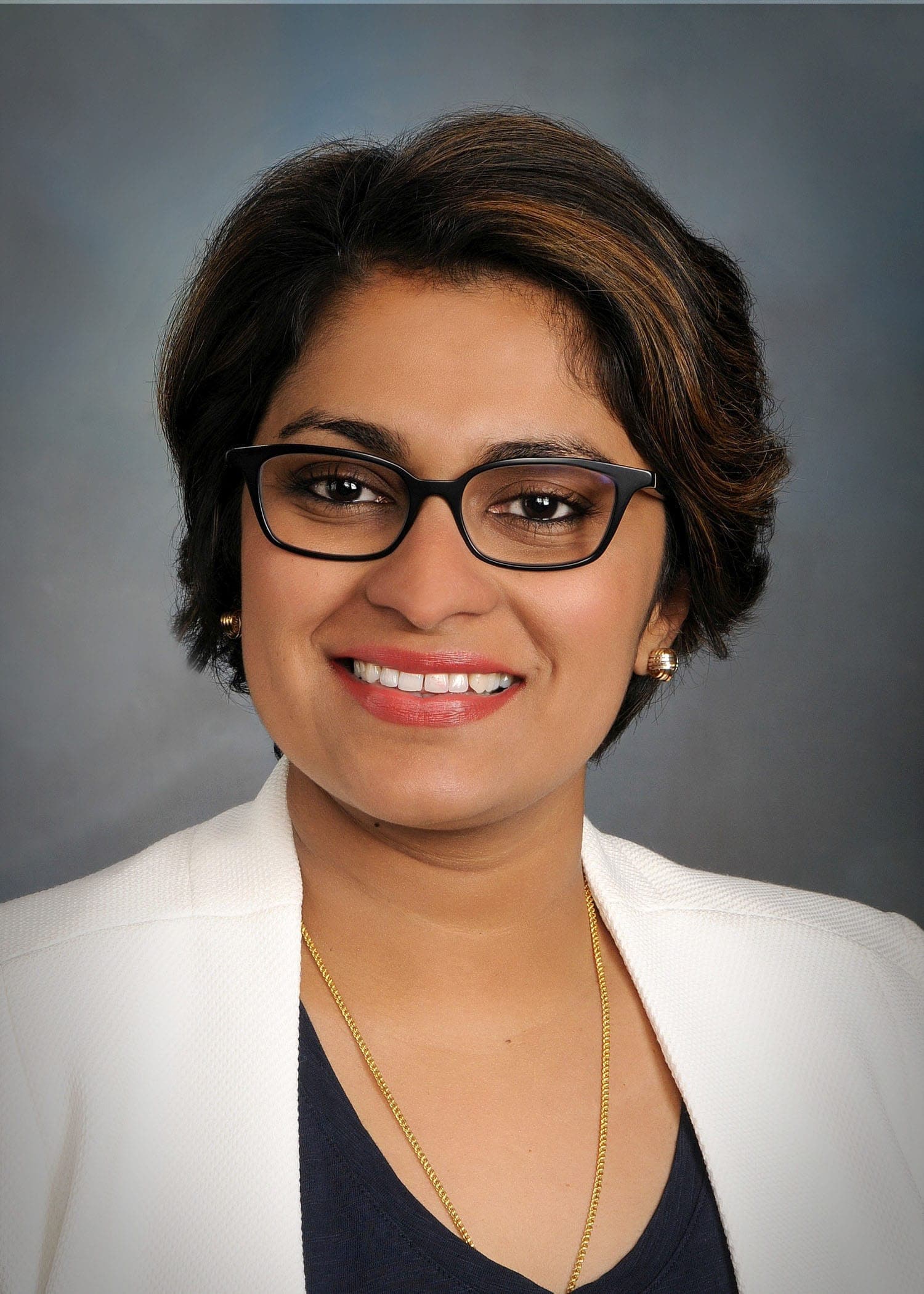 Portrait of Dr. Roshini Yapa, MD, nephrologist and transplant nephrologist